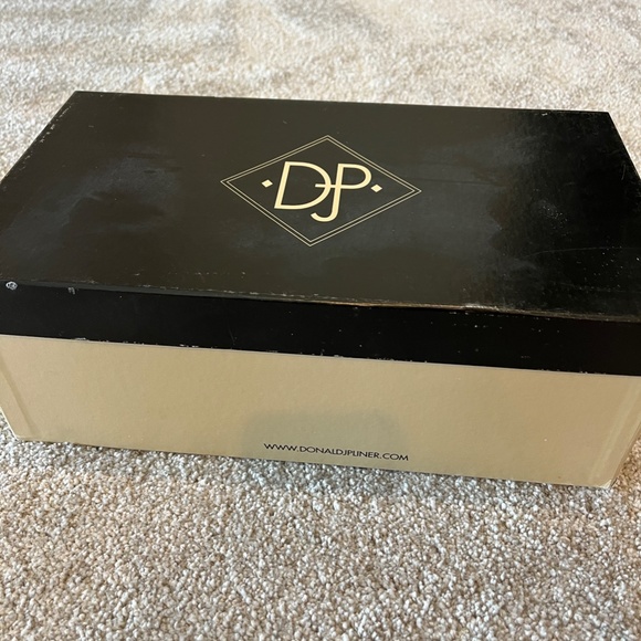 Men's Donald J Pliner shoes, made in Italy, Size 8, gently used in original box - Picture 3 of 5